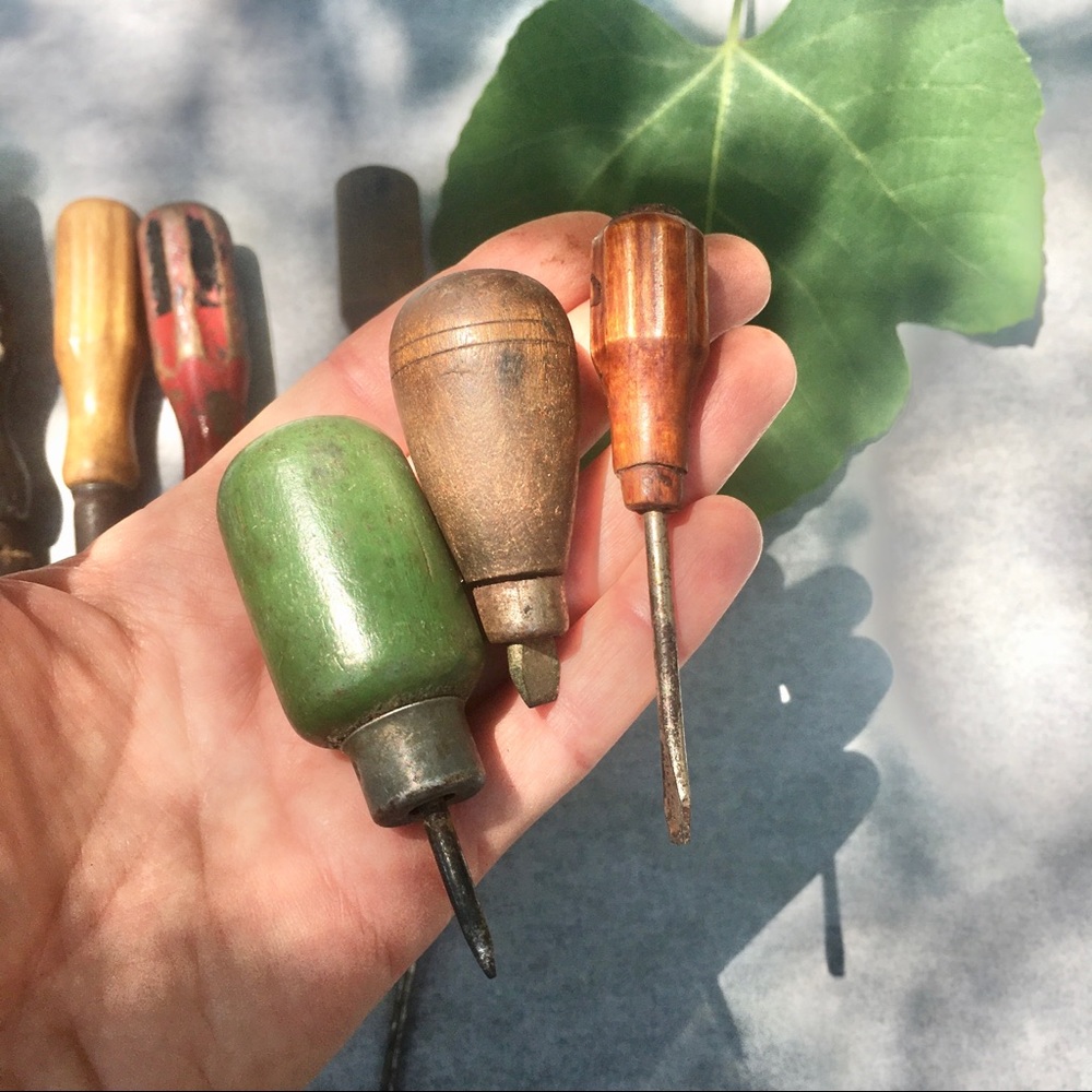 SOLD Bundle of Vintage Collectible Screwdrivers - Picture 4 of 4